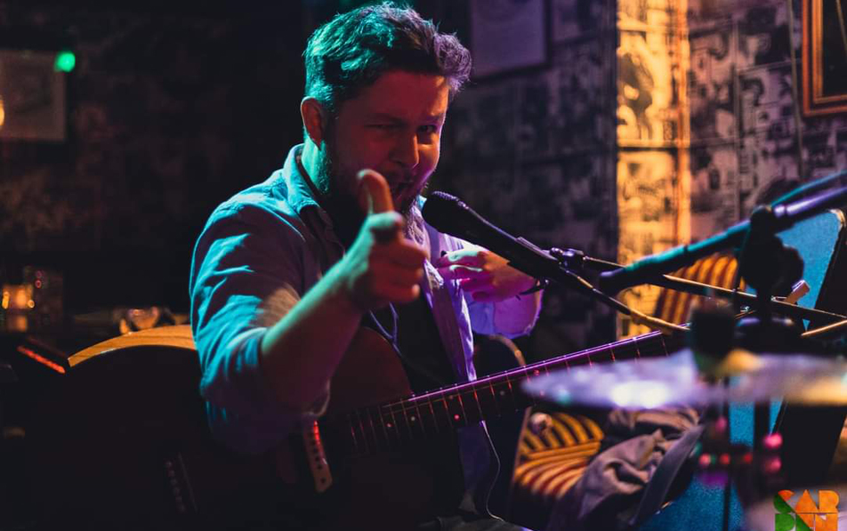 Z Gitarą wśród ludzi - Łukasz Jędrys